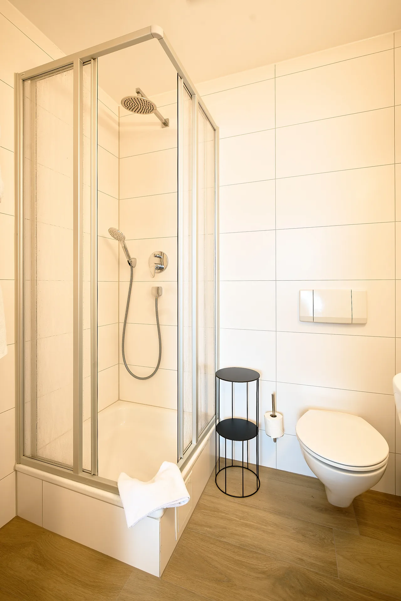 Familienzimmer: Dusche