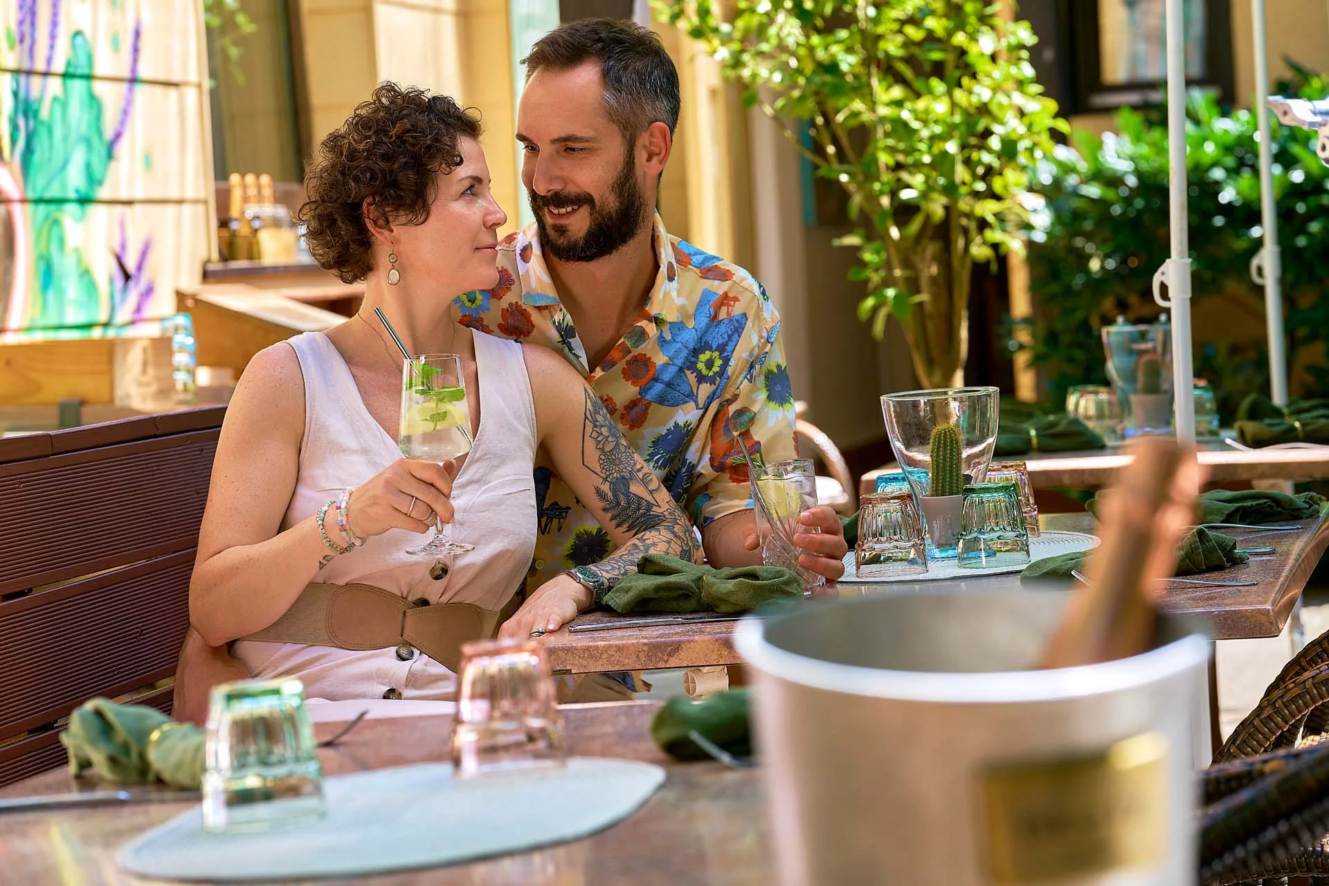 Kim und Gaetano auf der Gartenterrasse